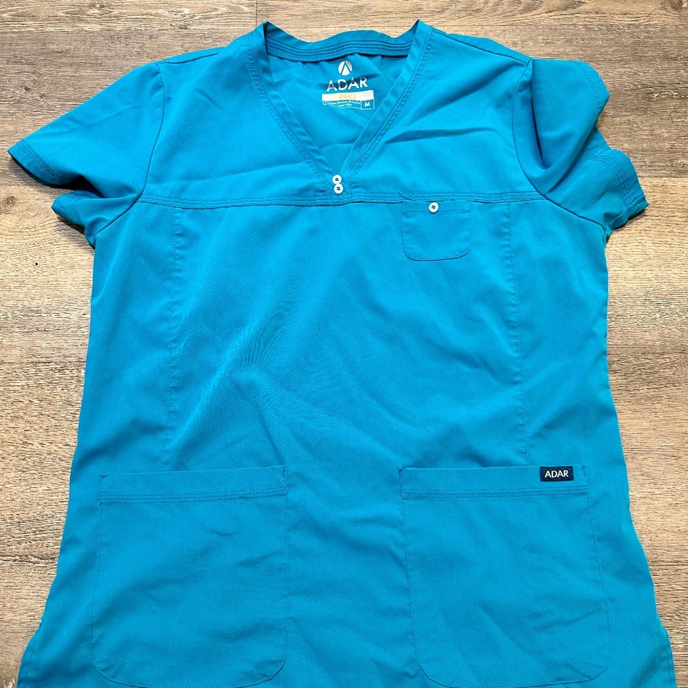 Women’s Scrub Set – Size Medium – Teal – Gently Used